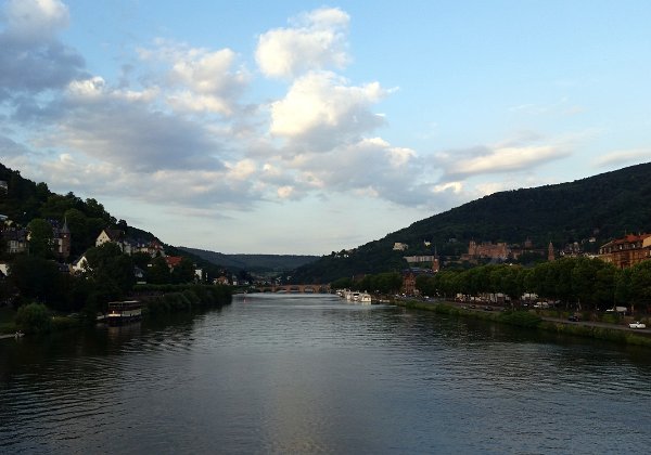  Heidelberg -ma ville d'accueil pour quelques années- est une destination touristique, connue pour son château et comme haut-lieu du romantisme qui a inspiré de…